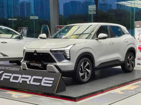 Dịch vụ thay kính chắn gió xe Mitsubishi Xforce